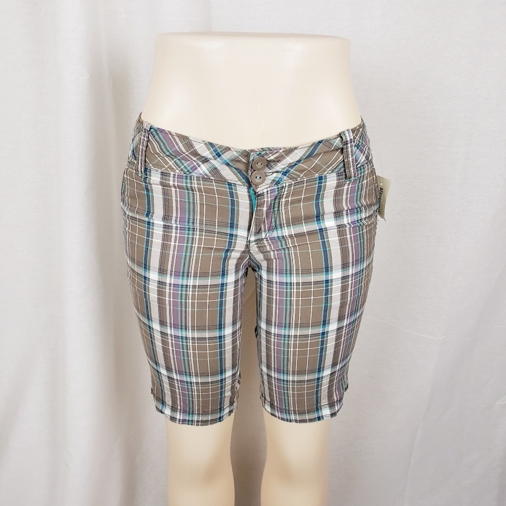 NWT Aeropostale Original 3/4 Plaid Shorts